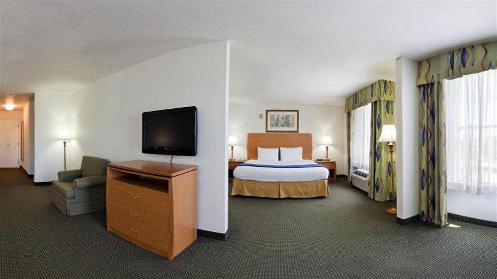 Holiday Inn Express Hotel & Suites Columbus By Ihg Dış mekan fotoğraf