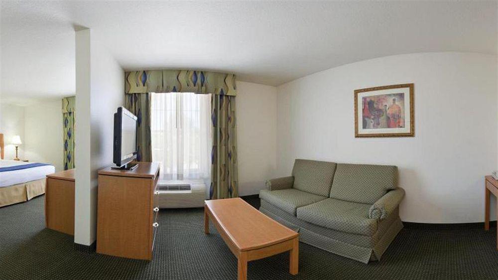 Holiday Inn Express Hotel & Suites Columbus By Ihg Dış mekan fotoğraf