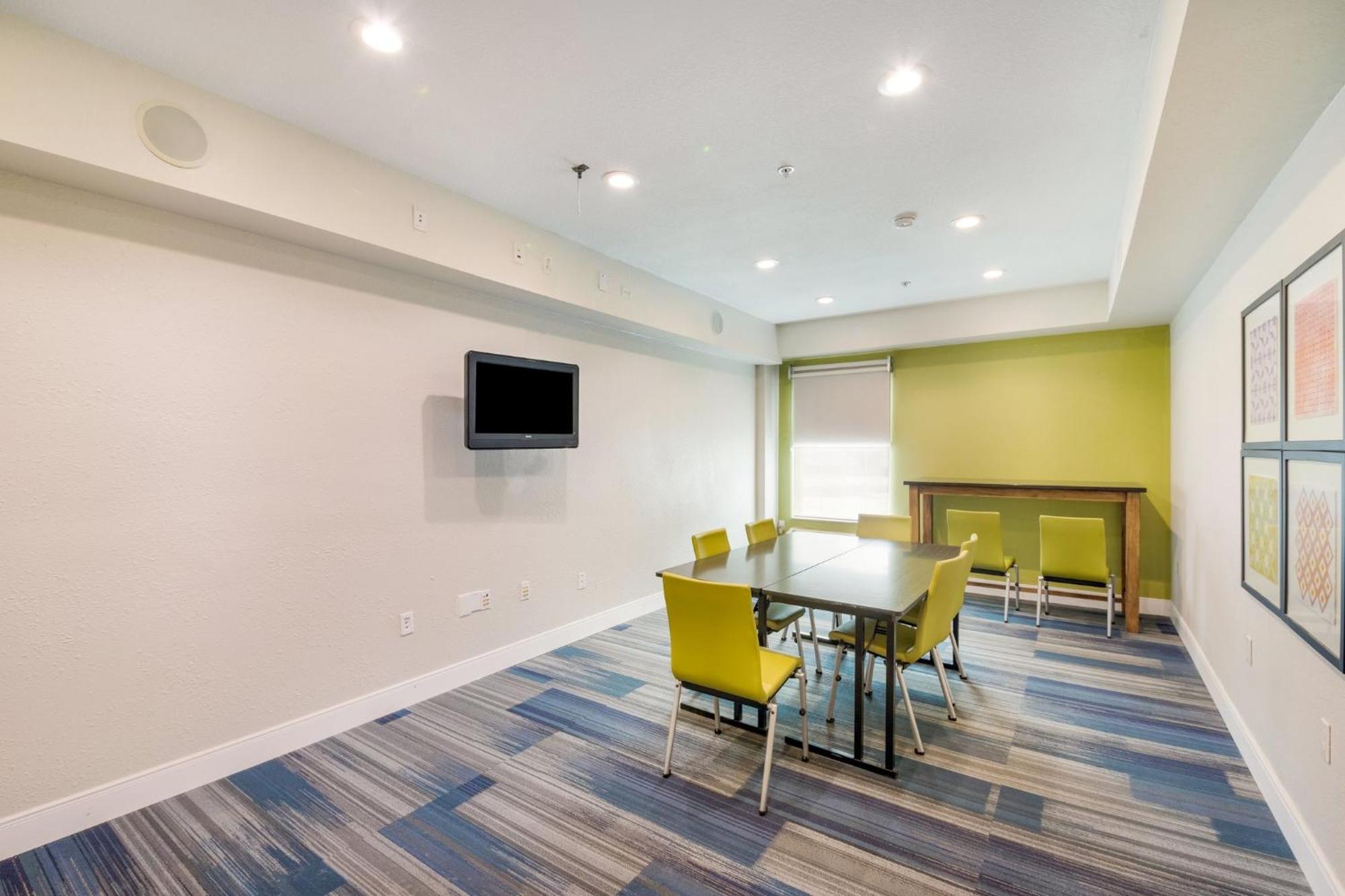 Holiday Inn Express Hotel & Suites Columbus By Ihg Dış mekan fotoğraf