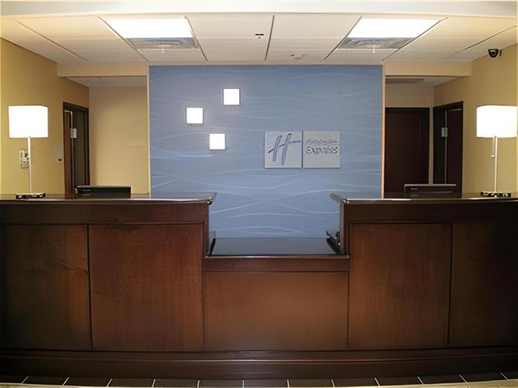Holiday Inn Express Hotel & Suites Columbus By Ihg Dış mekan fotoğraf