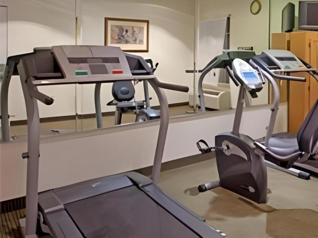 Holiday Inn Express Hotel & Suites Columbus By Ihg Dış mekan fotoğraf