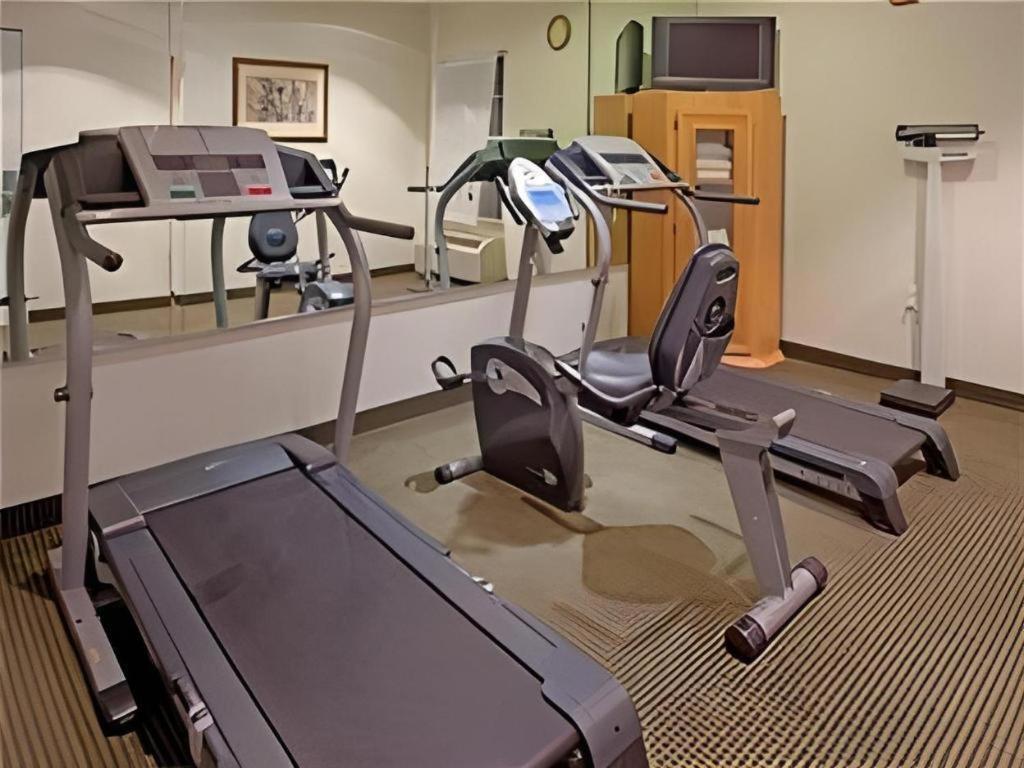 Holiday Inn Express Hotel & Suites Columbus By Ihg Dış mekan fotoğraf