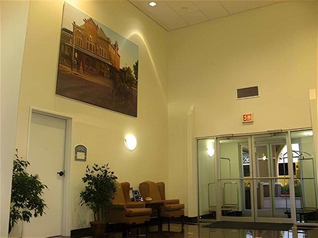 Holiday Inn Express Hotel & Suites Columbus By Ihg Dış mekan fotoğraf