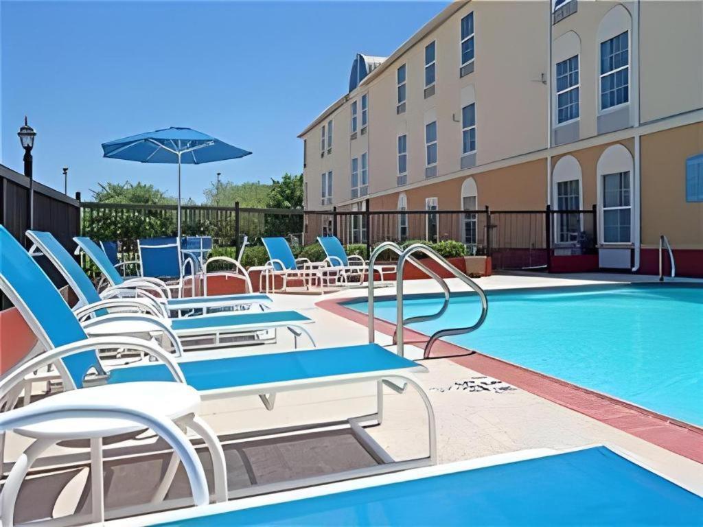 Holiday Inn Express Hotel & Suites Columbus By Ihg Dış mekan fotoğraf