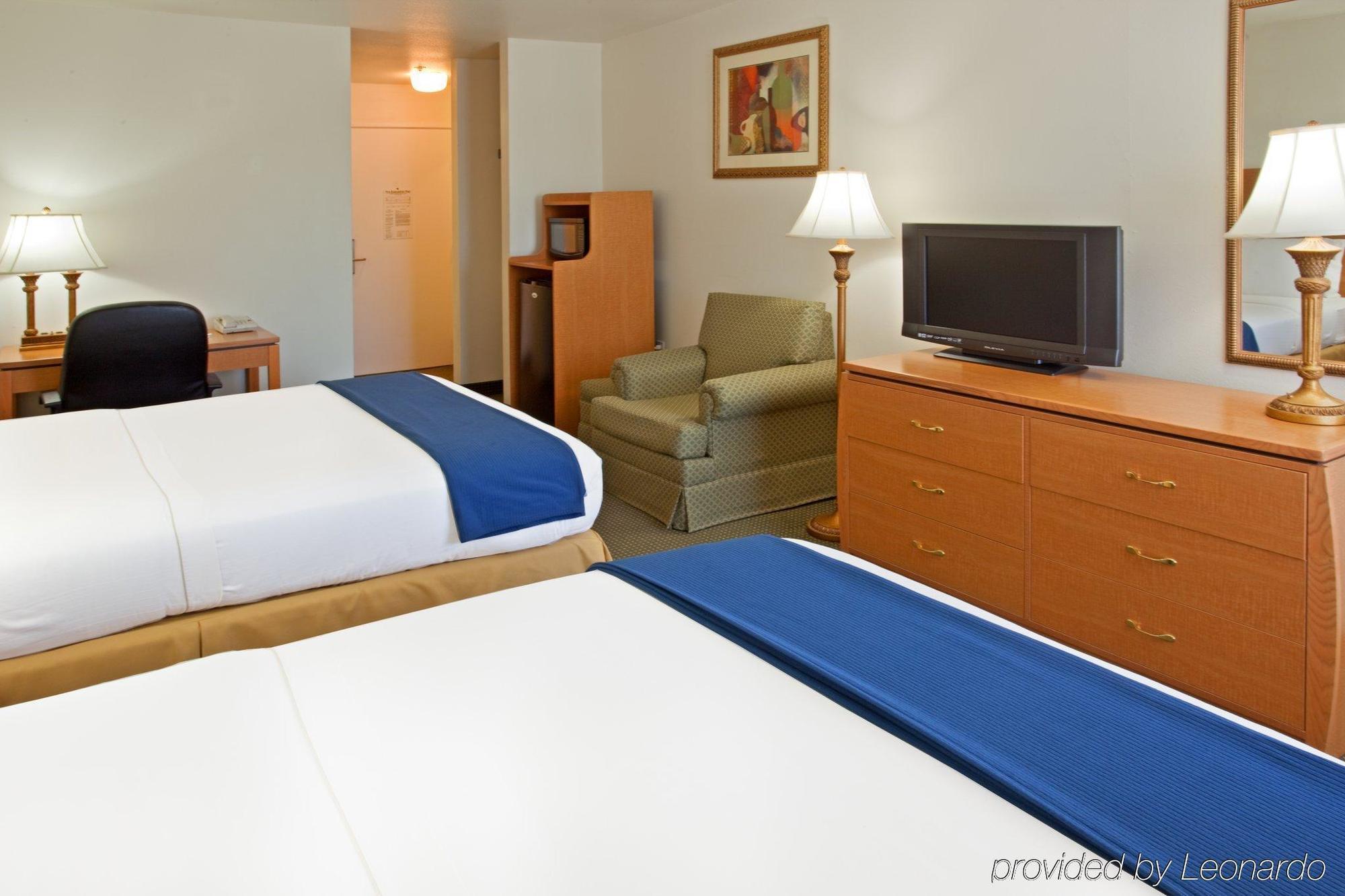 Holiday Inn Express Hotel & Suites Columbus By Ihg Oda fotoğraf