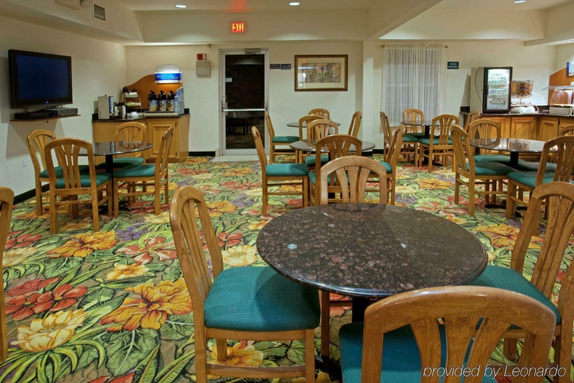 Holiday Inn Express Hotel & Suites Columbus By Ihg Dış mekan fotoğraf