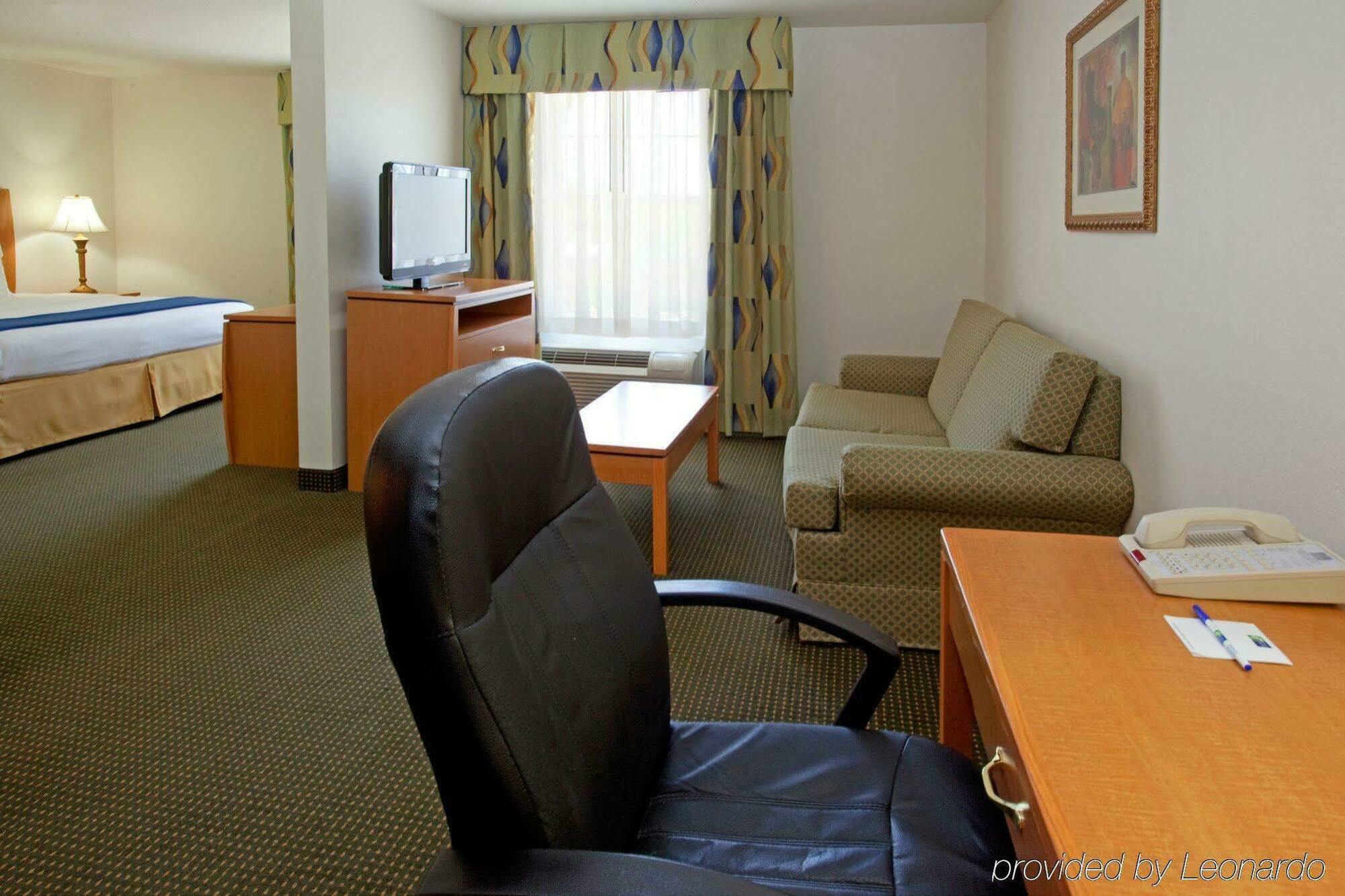 Holiday Inn Express Hotel & Suites Columbus By Ihg Dış mekan fotoğraf