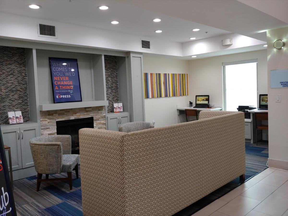Holiday Inn Express Hotel & Suites Columbus By Ihg Dış mekan fotoğraf