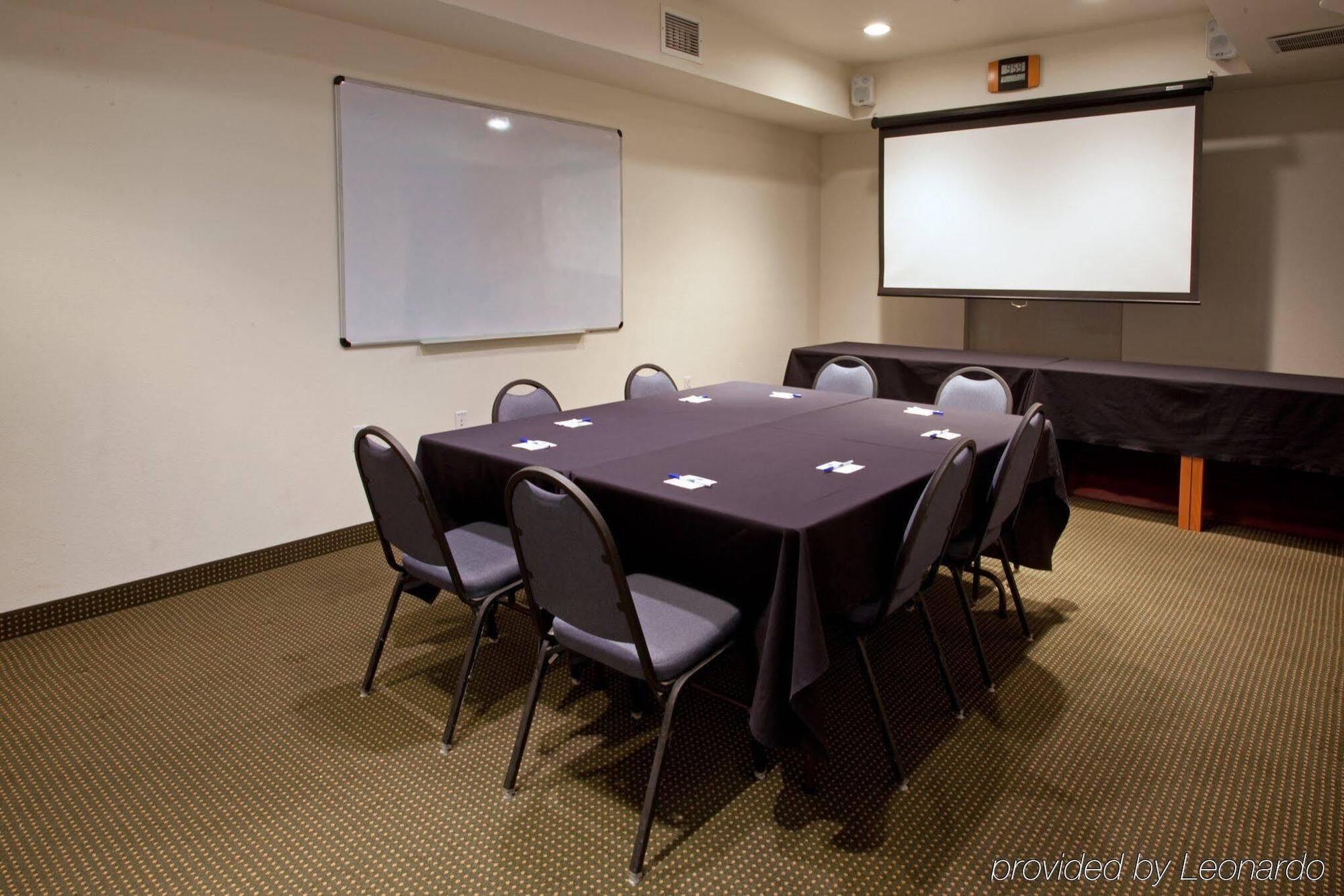 Holiday Inn Express Hotel & Suites Columbus By Ihg Dış mekan fotoğraf