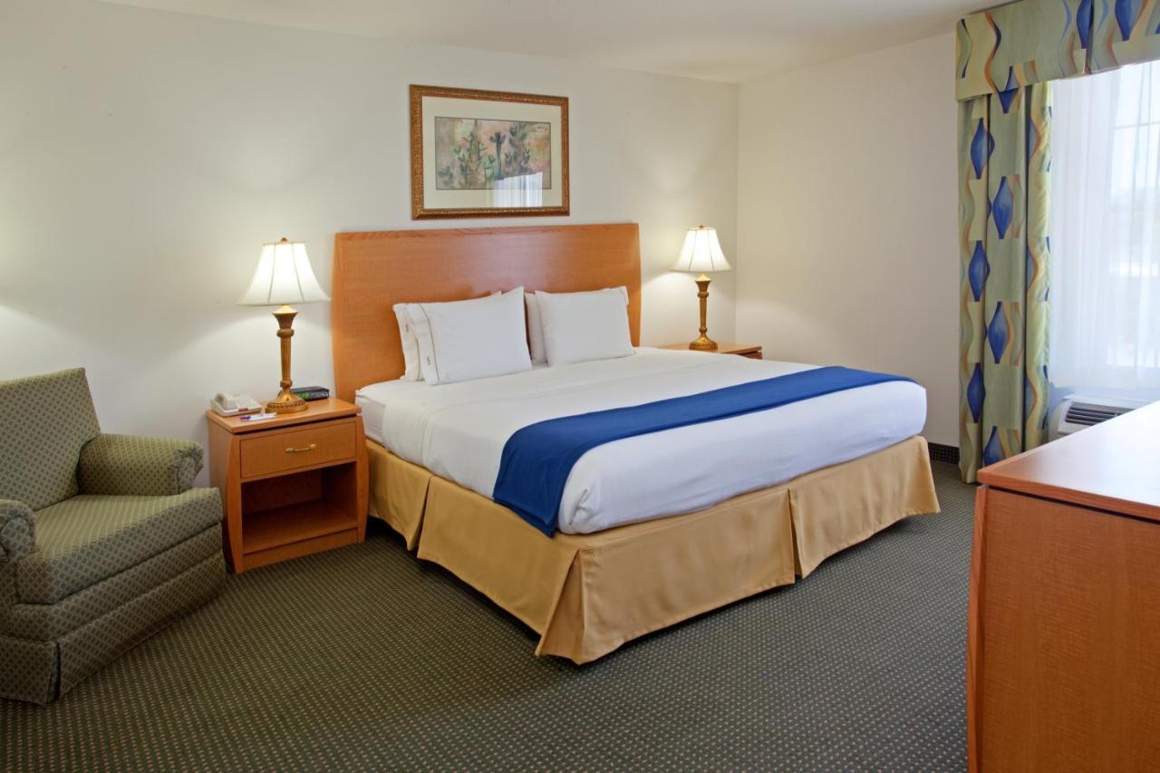 Holiday Inn Express Hotel & Suites Columbus By Ihg Dış mekan fotoğraf