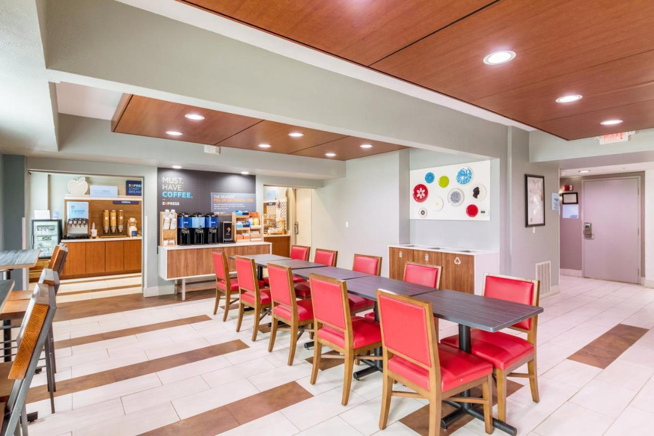 Holiday Inn Express Hotel & Suites Columbus By Ihg Dış mekan fotoğraf